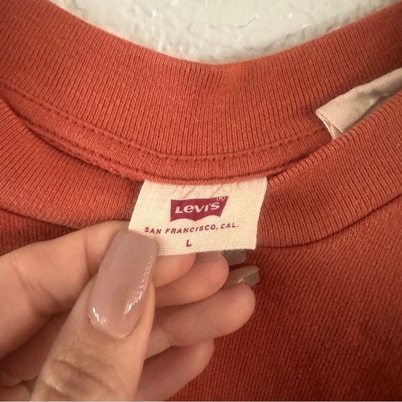 Levi’s Coral Red Logo Sweatshirt L Cropped Crewneck Pullover Cotton Blend Casual - Picture 3 of 7